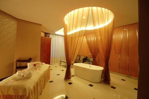 ���ڰ�Ħ������SPA����Ч�Ա�